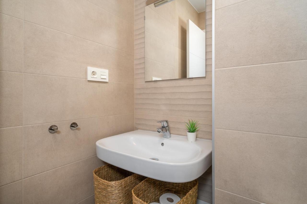Central Family Accomodation In Fuengirola By Costarentals - Ref 111 Exterior photo
